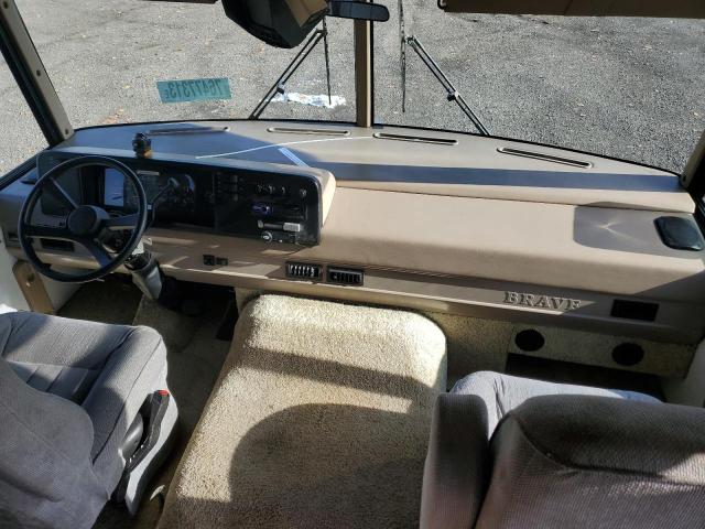 Photo 5 from auction – 2000 WORKHORSE CUSTOM CHASSIS MOTORHOME with VIN 5B4JP37J2Y3324342