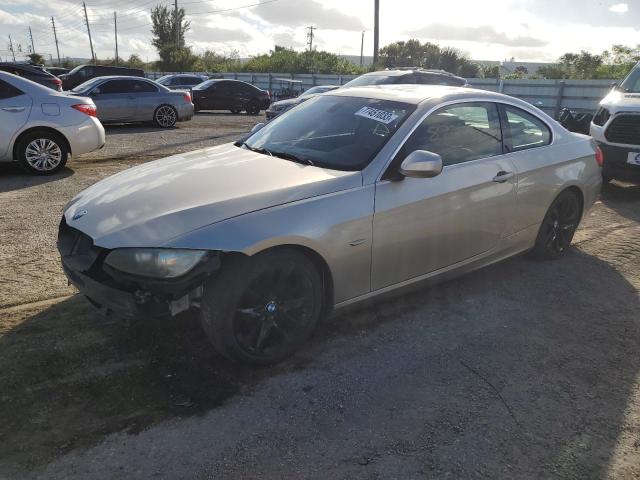 BMW 328 I 2013 مع رقم تعريف المركبة WBAKE3C55DE771272 - صورة من المزاد