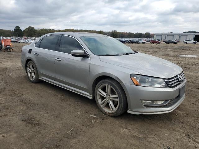 Photo 4 from auction – 2014 VOLKSWAGEN PASSAT SEL with VIN 1VWCN7A34EC097822