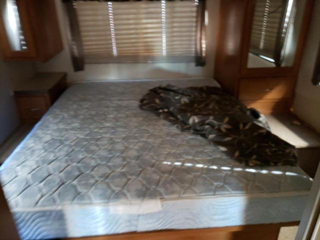 Photo 6 from auction – 2005 WORKHORSE CUSTOM CHASSIS MOTORHOME with VIN 5B4LP57G653410385
