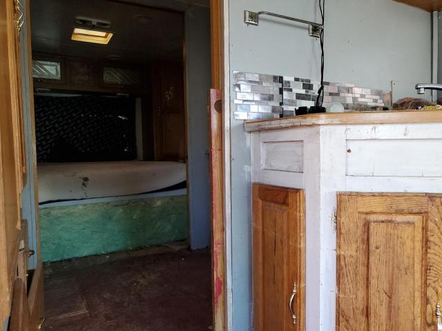 Photo 6 from auction – 1999 CHEY MOTORHOME with VIN 1FDXE40S3XHB17295