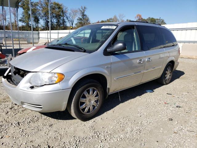 CHRYSLER TOWN & COU 2005 with VIN 2C4GP54L75R370435 - Photo from auction