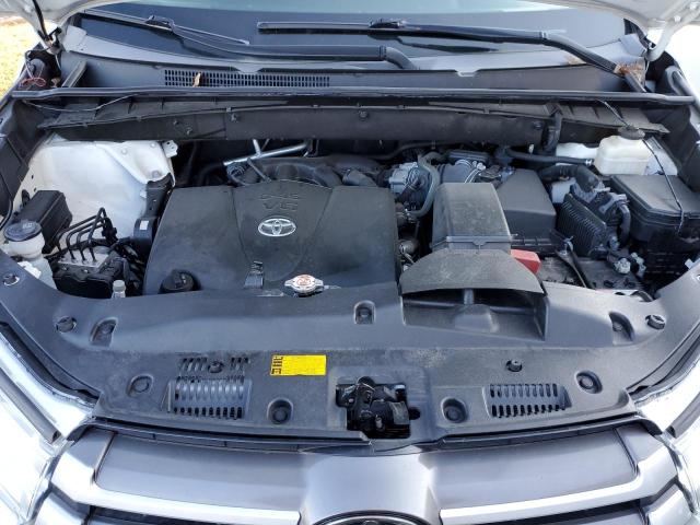Photo 12 from auction – 2018 TOYOTA HIGHLANDER with VIN 5TDJZRFH4JS873728