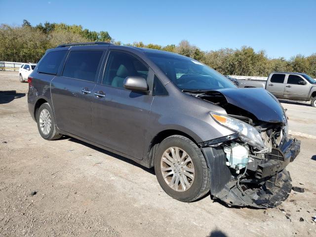 Photo 4 from auction – 2017 TOYOTA SIENNA XLE with VIN 5TDYZ3DC2HS789324