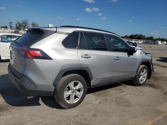 Photo 3 from auction – 2020 TOYOTA RAV4 XLE with VIN 2T3W1RFVXLC044104