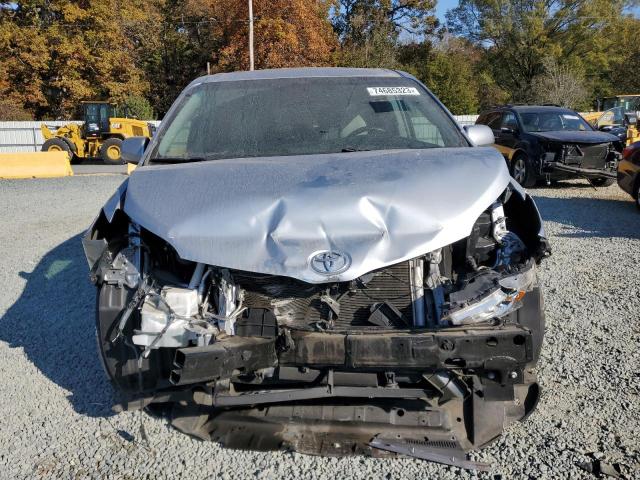 Photo 5 from auction – 2015 TOYOTA SIENNA XLE with VIN 5TDYK3DC7FS535657