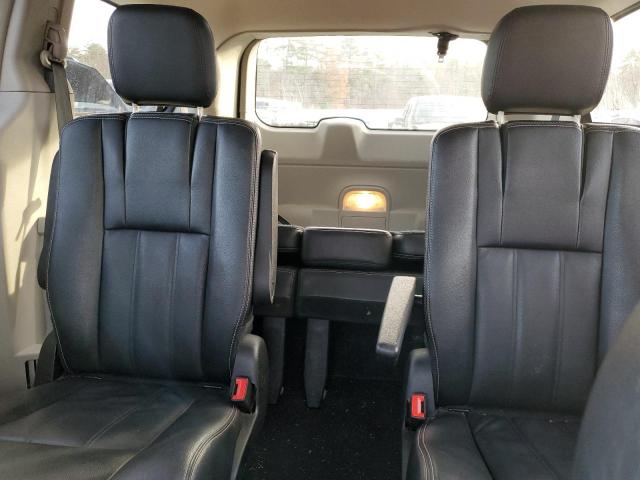 Photo 10 from auction – 2016 CHRYSLER TOWN & COU with VIN 2C4RC1BG4GR268449