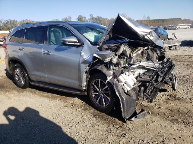 Photo 4 from auction – 2018 TOYOTA HIGHLANDER with VIN 5TDKZRFH7JS547734