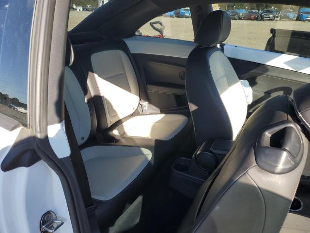 Photo 10 from auction – 2017 VOLKSWAGEN BEETLE SE with VIN 3VWJ17AT6HM606878