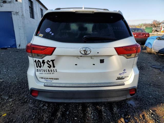 Photo 6 from auction – 2018 TOYOTA HIGHLANDER with VIN 5TDJZRFH4JS873728