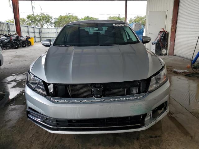 Photo 5 from auction – 2018 VOLKSWAGEN PASSAT S with VIN 1VWAA7A38JC035692