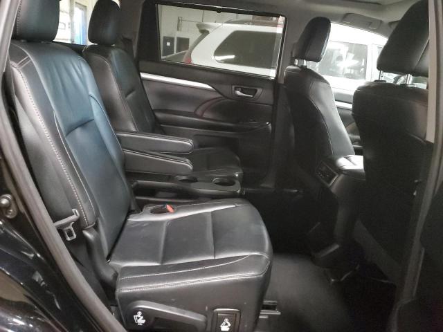 Фото 10 с аукциона – 2018 TOYOTA HIGHLANDER с VIN 5TDJZRFH3JS525628