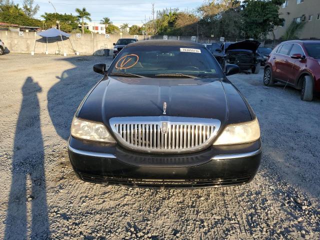 Photo 5 from auction – 2004 LINCOLN TOWN CAR E with VIN 1L1FM81WX4Y673799