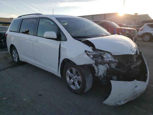 Photo 4 from auction – 2017 TOYOTA SIENNA LE with VIN 5TDKZ3DC4HS878642