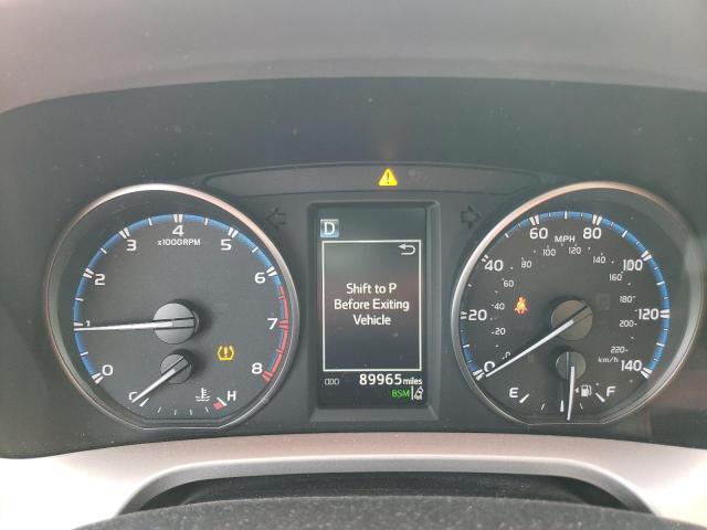 Photo 9 from auction – 2017 TOYOTA RAV4 XLE with VIN JTMRFREV2HD217729