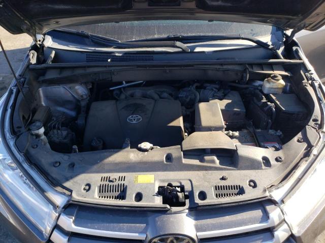 Photo 11 from auction – 2018 TOYOTA HIGHLANDER with VIN 5TDBZRFH0JS907989