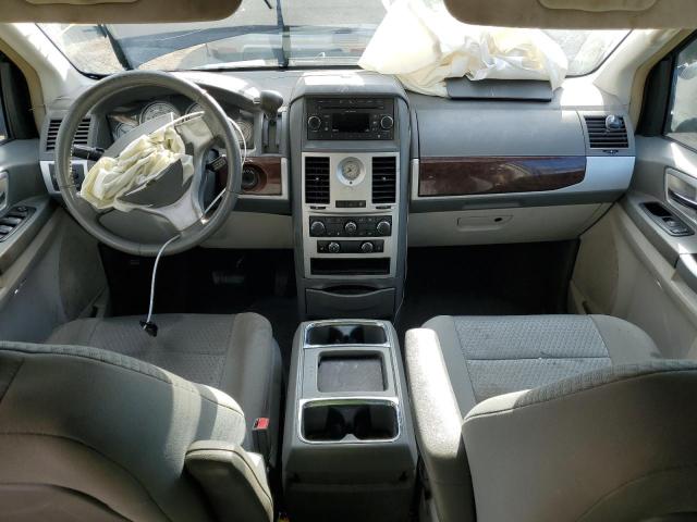 Photo 8 from auction – 2010 CHRYSLER TOWN & COU with VIN 2A4RR5D14AR137280