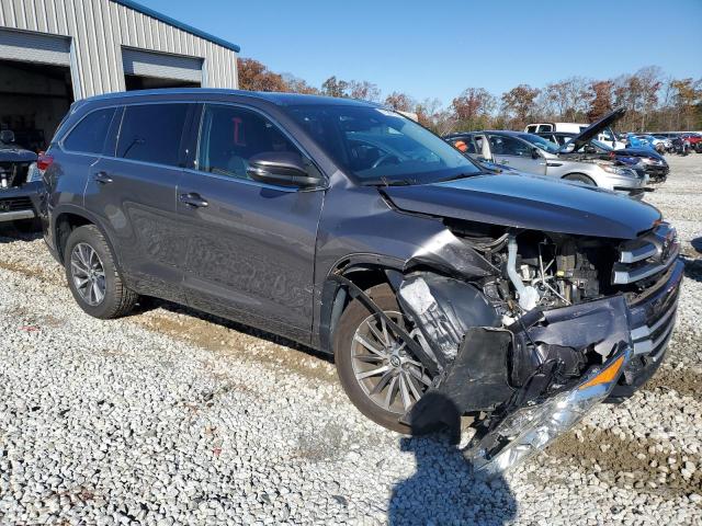 Photo 4 from auction – 2017 TOYOTA HIGHLANDER with VIN 5TDKZRFH5HS525855