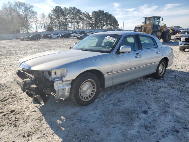 LINCOLN TOWN CAR E 2002 with VIN 1LNHM81W42Y667176 - Photo from auction