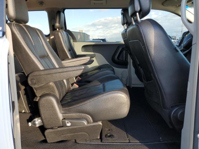 Photo 11 from auction – 2013 CHRYSLER TOWN & COU with VIN 2C4RC1BG2DR690201