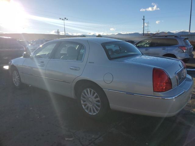 Photo 2 from auction – 2004 LINCOLN TOWN CAR E with VIN 1LNHM81W44Y674941