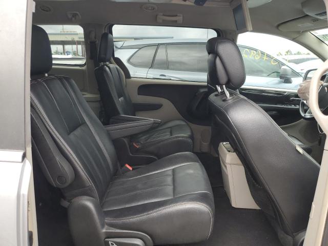 Photo 11 from auction – 2015 CHRYSLER TOWN & COU with VIN 2C4RC1BG9FR582242