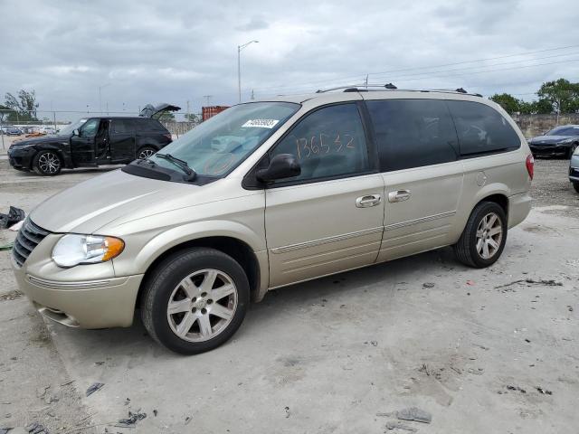 CHRYSLER TOWN & COU 2005 with VIN 2C8GP64L95R250463 - Photo from auction
