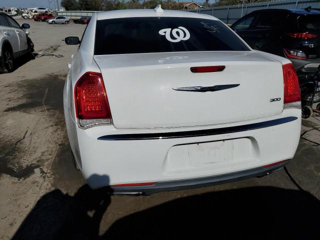 Photo 6 from auction – 2016 CHRYSLER 300 LIMITE with VIN 2C3CCAAG4GH206907