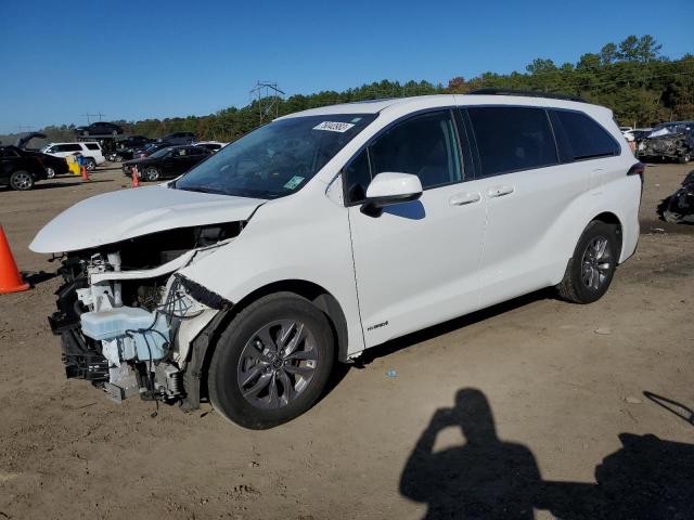 TOYOTA SIENNA LE 2021 with VIN 5TDBRKEC5MS048254 - Photo from auction