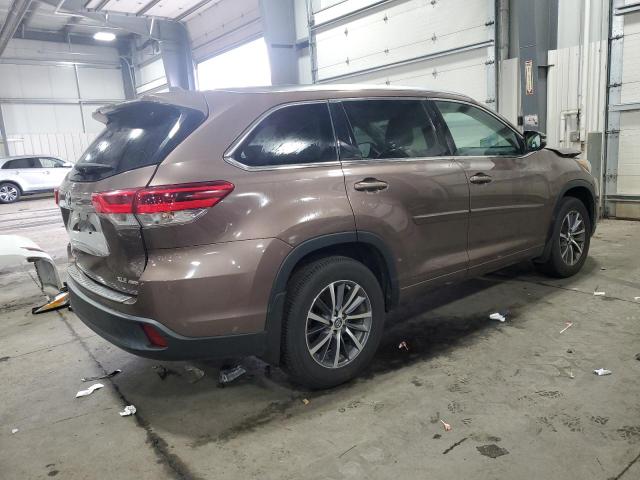Photo 3 from auction – 2017 TOYOTA HIGHLANDER with VIN 5TDJZRFH8HS474864