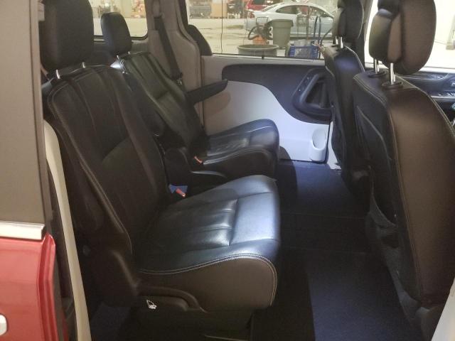 Photo 11 from auction – 2016 CHRYSLER TOWN & COU with VIN 2C4RC1CG3GR306235