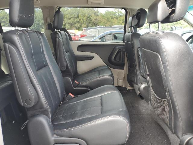 Photo 11 from auction – 2016 CHRYSLER TOWN & COU with VIN 2C4RC1BG2GR187563