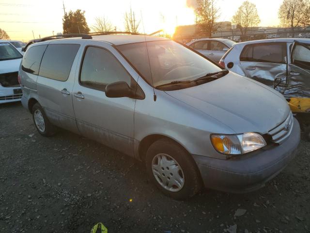 Photo 4 from auction – 2002 TOYOTA SIENNA LE with VIN 4T3ZF13C22U486939