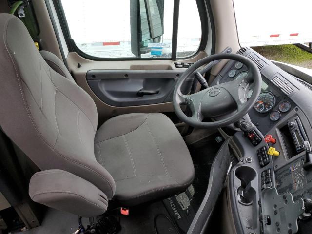 Photo 5 from auction – 2016 FREIGHTLINER CASCADIA 1 with VIN 3AKJGLDR7GSGW7876
