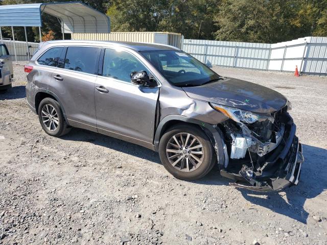 Photo 4 from auction – 2018 TOYOTA HIGHLANDER with VIN 5TDKZRFH3JS548010