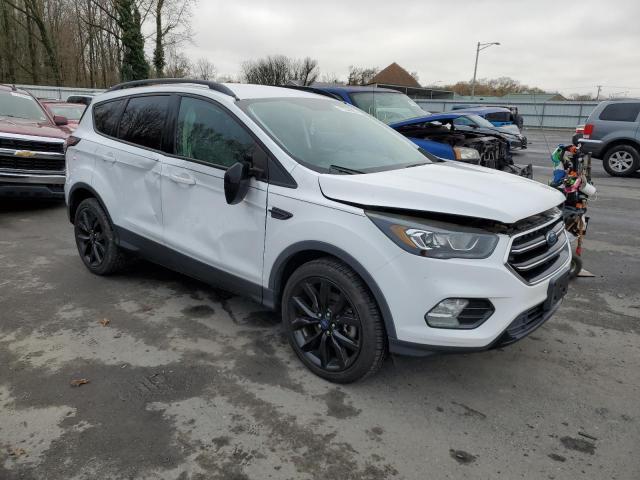 Photo 4 from auction – 2017 FORD ESCAPE SE with VIN 1FMCU9G98HUE11589