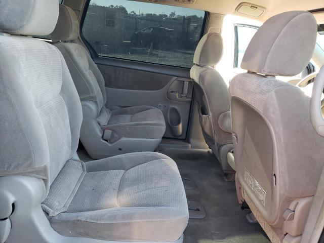Photo 11 from auction – 2010 TOYOTA SIENNA CE with VIN 5TDKK4CC9AS331397