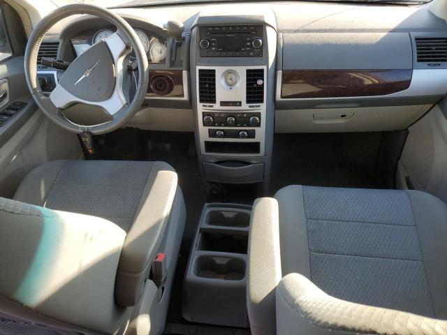 Photo 8 from auction – 2010 CHRYSLER TOWN & COU with VIN 2A4RR5D11AR189725