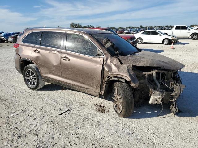 Photo 4 from auction – 2019 TOYOTA HIGHLANDER with VIN 5TDKZRFH6KS340138