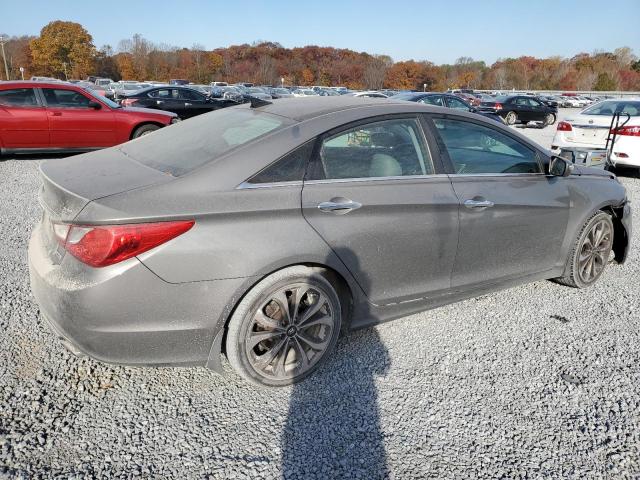 Photo 3 from auction – 2013 HYUNDAI SONATA SE with VIN 5NPEC4AB2DH613105