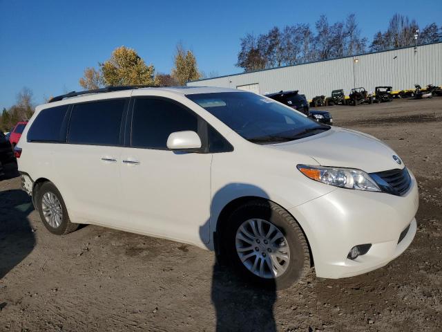 Photo 4 from auction – 2017 TOYOTA SIENNA XLE with VIN 5TDYZ3DC4HS831895