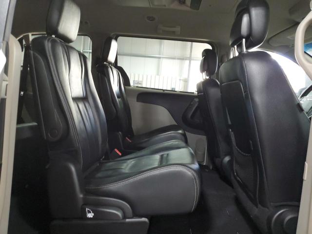 Photo 11 from auction – 2015 CHRYSLER TOWN & COU with VIN 2C4RC1BG3FR755124