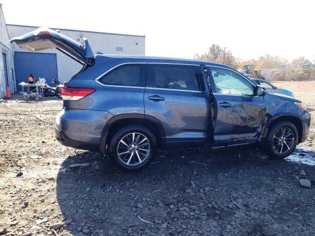 Photo 3 from auction – 2017 TOYOTA HIGHLANDER with VIN 5TDJZRFH6HS400228