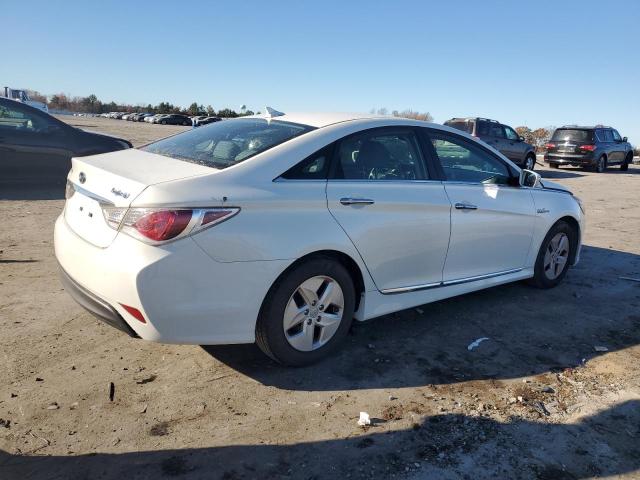 Photo 3 from auction – 2011 HYUNDAI SONATA HYB with VIN KMHEC4A43BA003246