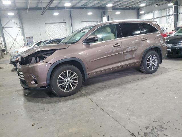 TOYOTA HIGHLANDER 2017 with VIN 5TDJZRFH8HS474864 - Photo from auction