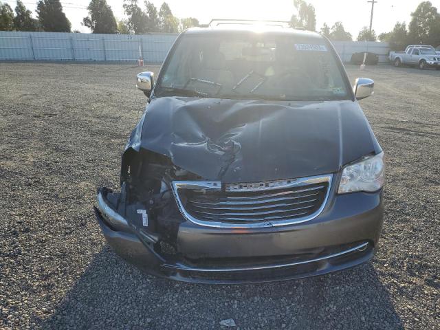 Photo 5 from auction – 2015 CHRYSLER TOWN & COU with VIN 2C4RC1CG0FR520596