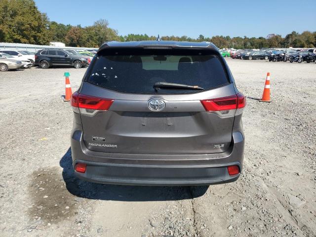 Photo 6 from auction – 2018 TOYOTA HIGHLANDER with VIN 5TDKZRFH3JS548010