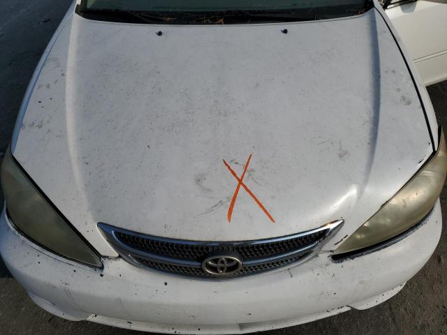 Photo 11 from auction – 2004 TOYOTA CAMRY LE with VIN JTDBE32K040256171