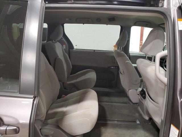 Photo 11 from auction – 2018 TOYOTA SIENNA LE with VIN 5TDJZ3DC2JS201560