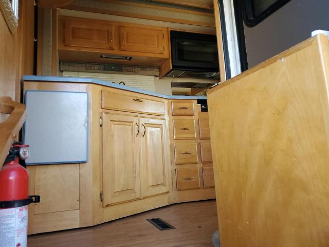 Photo 5 from auction – 2004 SAFA MOTOR HOME with VIN 5B4MP67G143379345